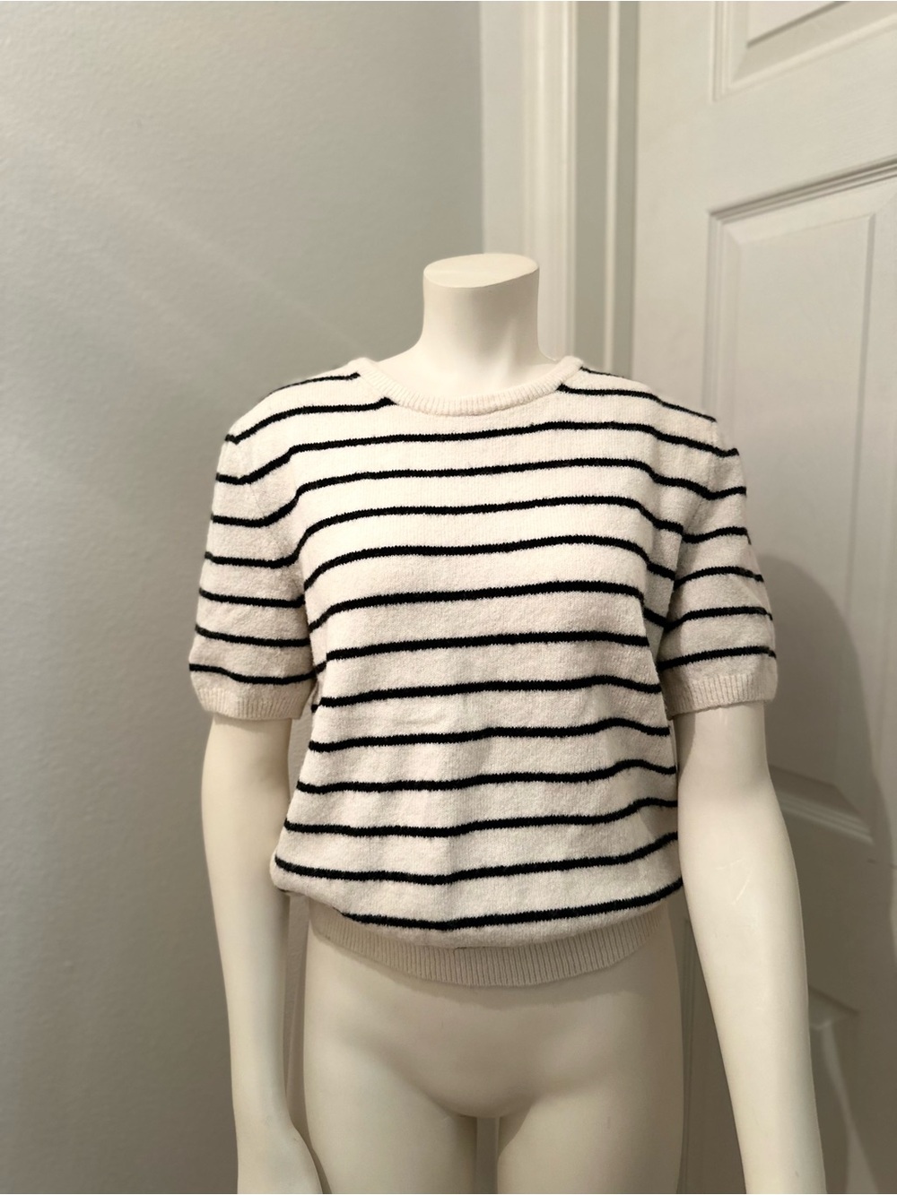 H&M cream and Black Striped Short-Sleeve sweater Knit Top medium